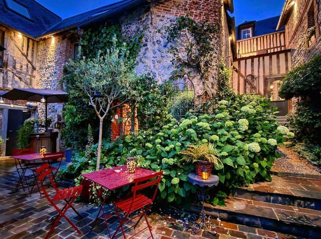 La Cour Sainte Catherine Demeure De Charme Bed & Breakfast Honfleur Exterior photo