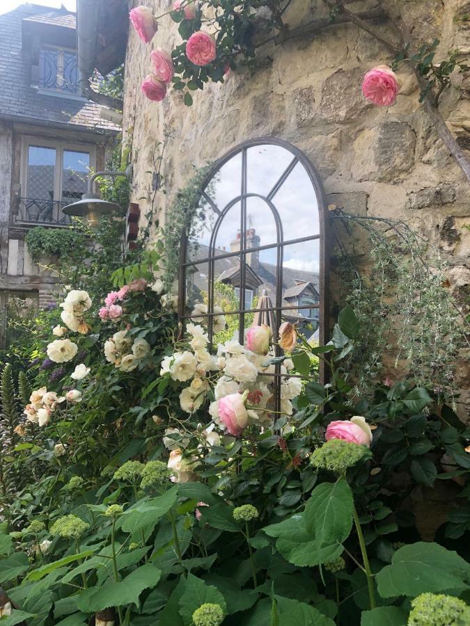 La Cour Sainte Catherine Demeure De Charme Bed & Breakfast Honfleur Exterior photo